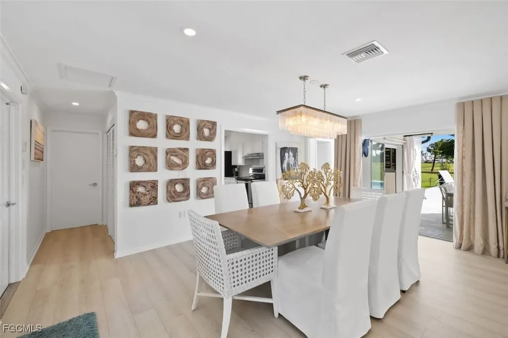 2728 Crayton Road Naples FL 34103