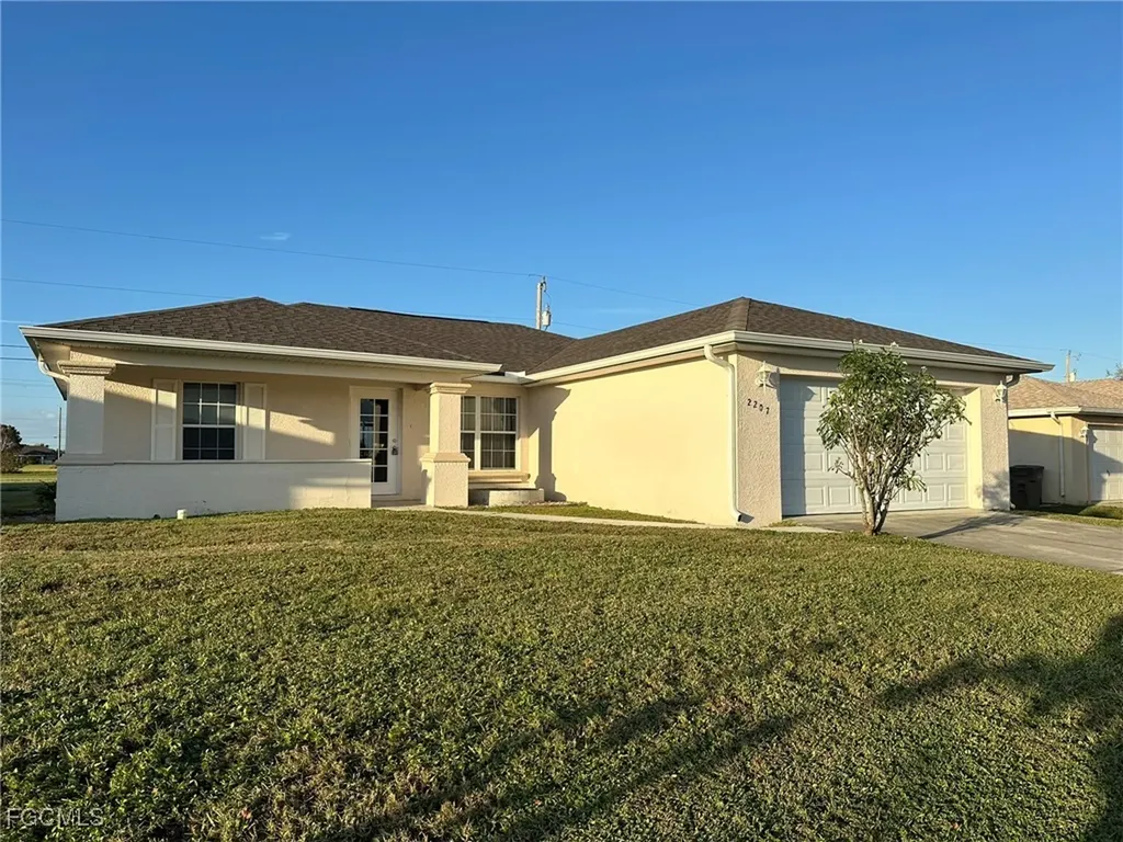 2207 NE 15th Lane Cape Coral FL 33909