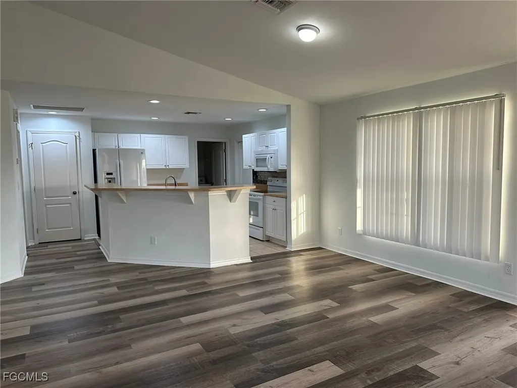 2207 NE 15th Lane Cape Coral FL 33909