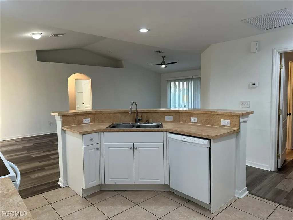 2207 NE 15th Lane Cape Coral FL 33909