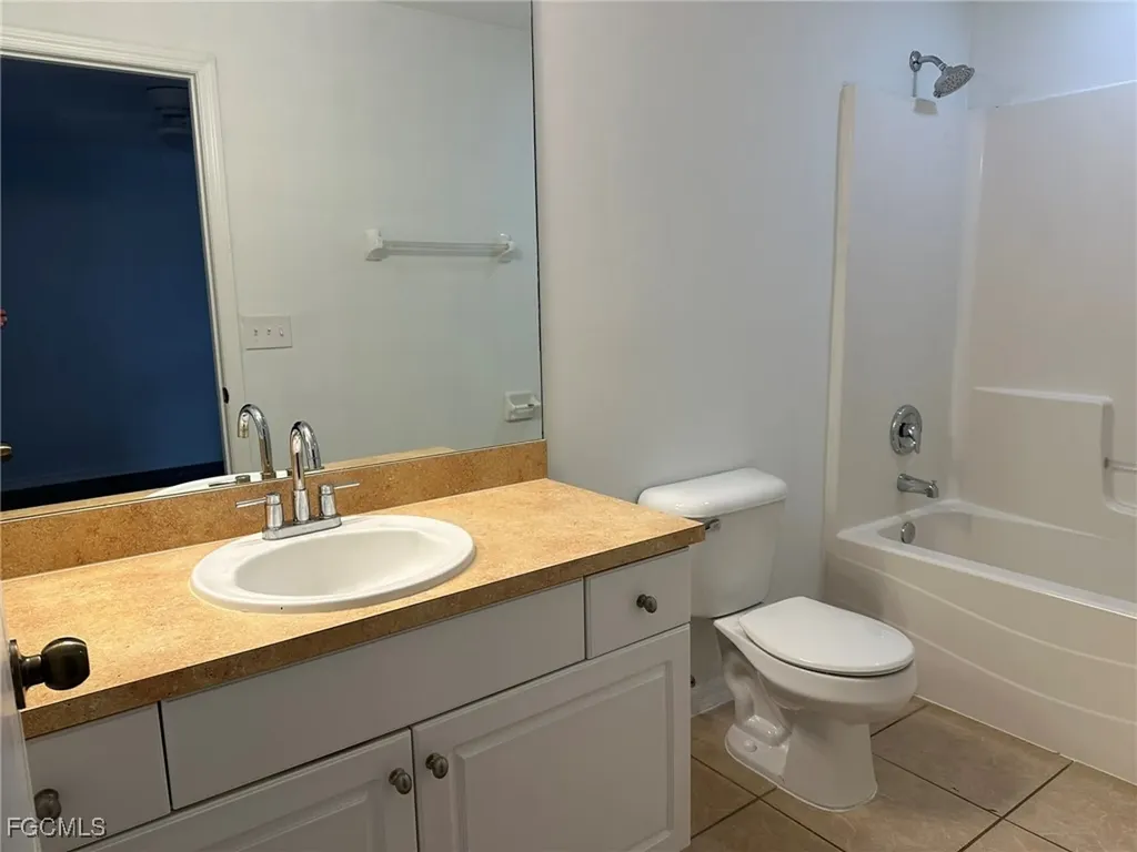 2207 NE 15th Lane Cape Coral FL 33909