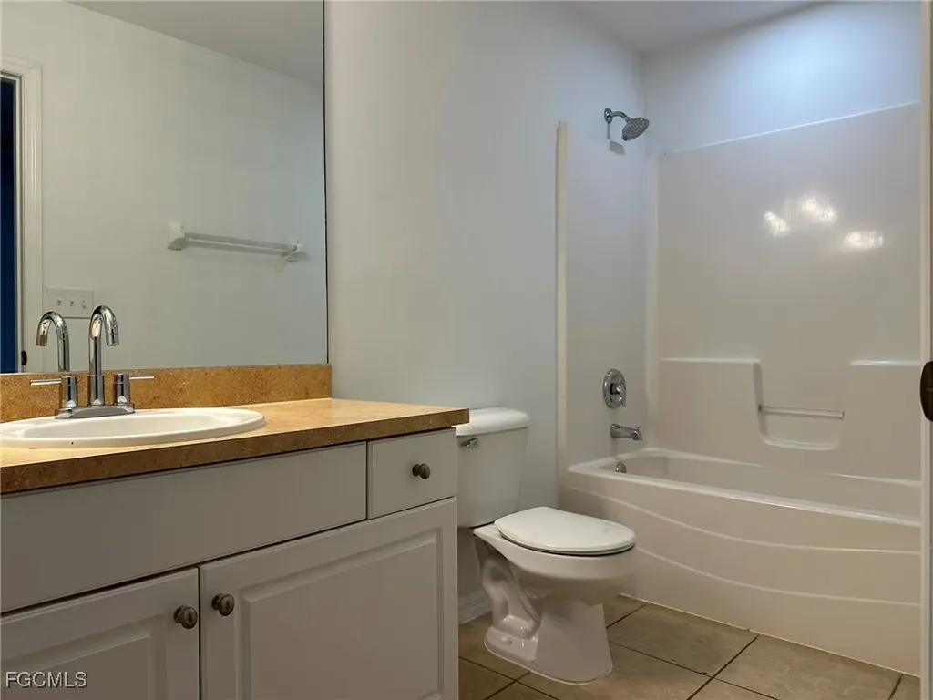 2207 NE 15th Lane Cape Coral FL 33909