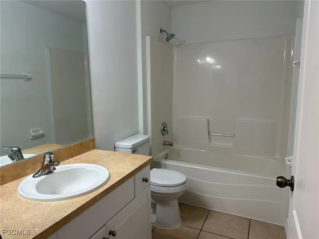 2207 NE 15th Lane Cape Coral FL 33909