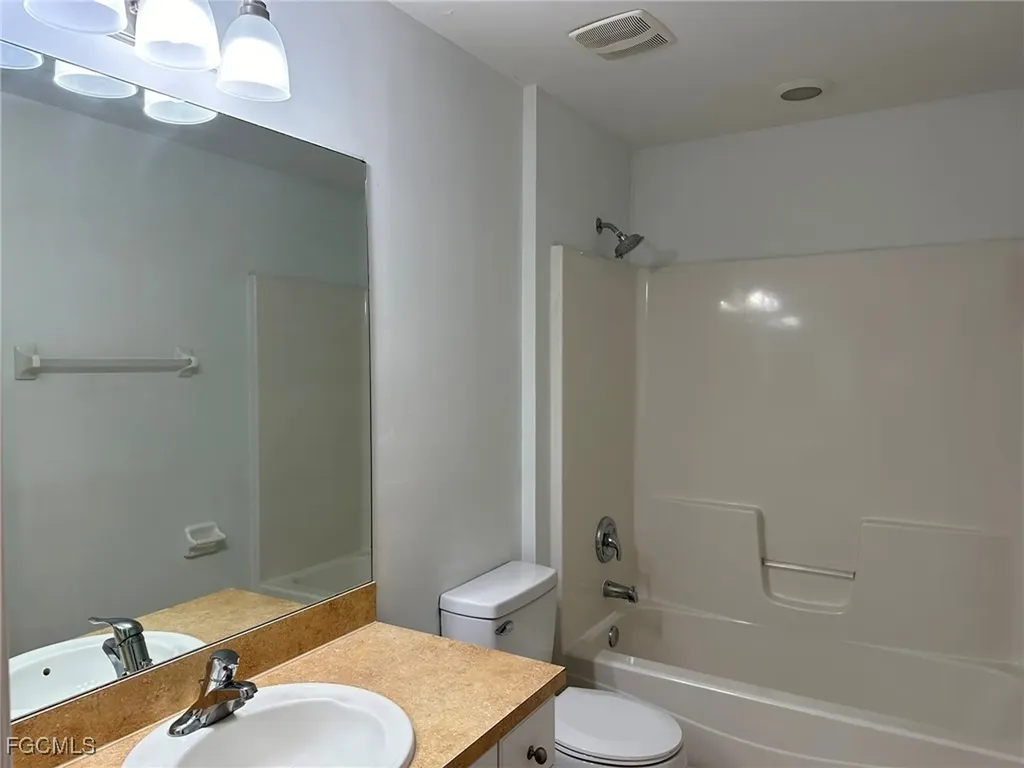 2207 NE 15th Lane Cape Coral FL 33909