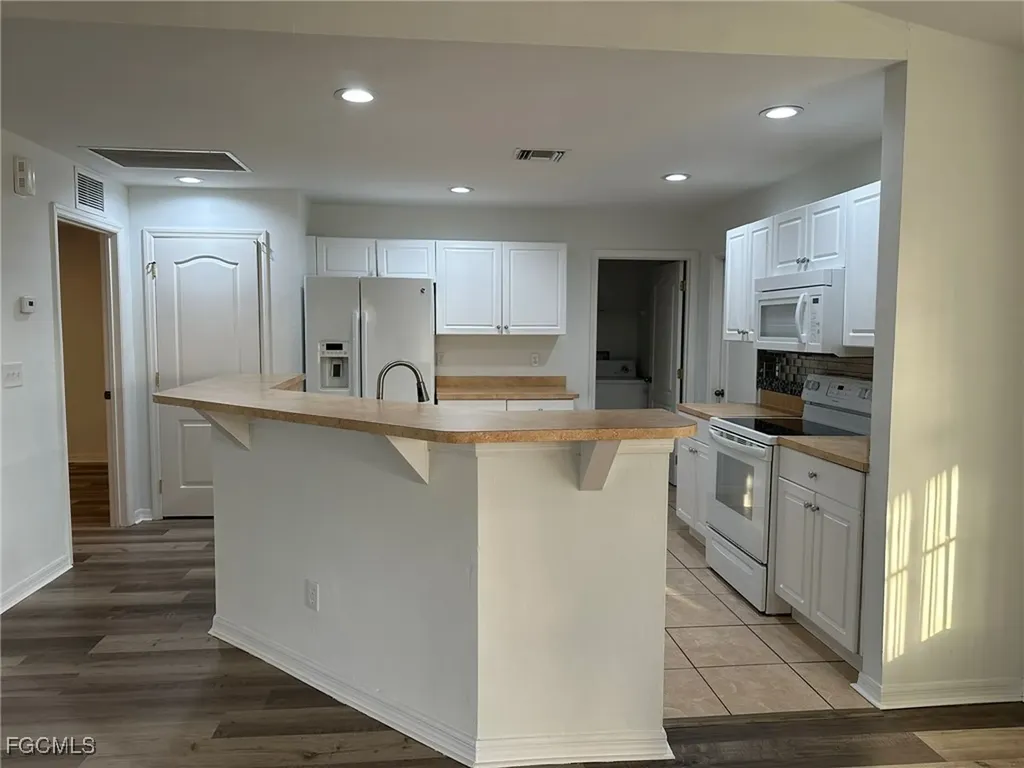 2207 NE 15th Lane Cape Coral FL 33909