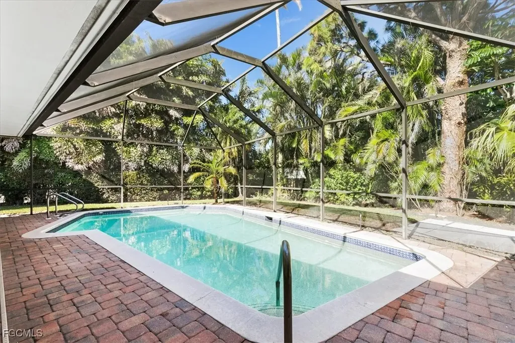 635 Fountainhead Lane Naples FL 34103
