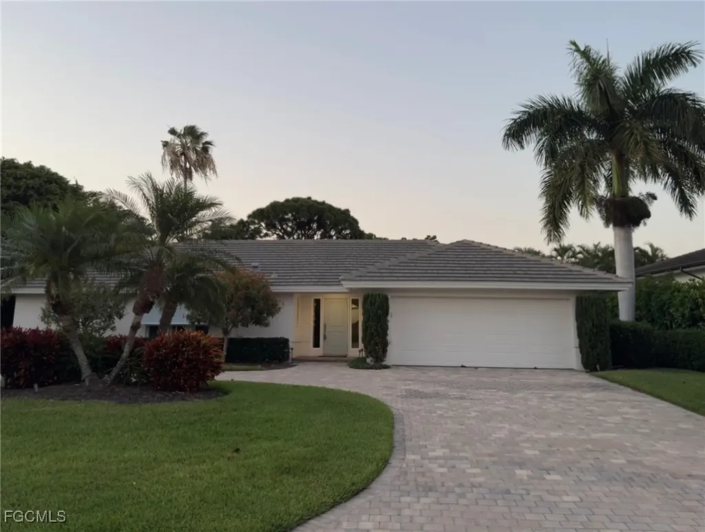 635 Fountainhead Lane Naples FL 34103