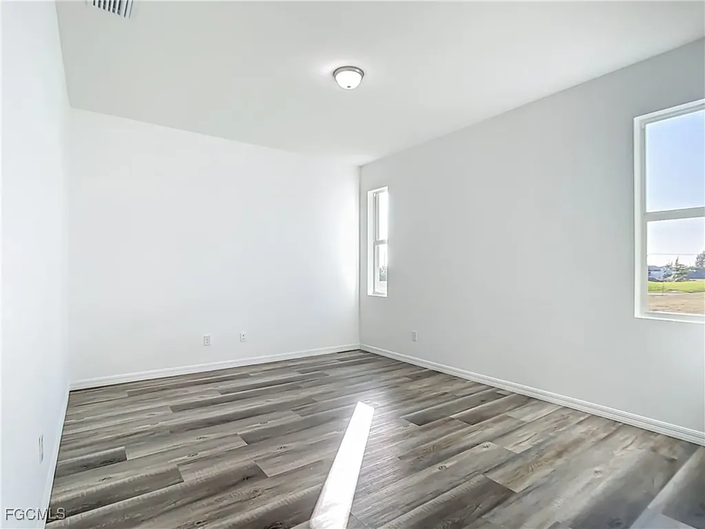 2518 NW 10th Terrace Cape Coral FL 33993