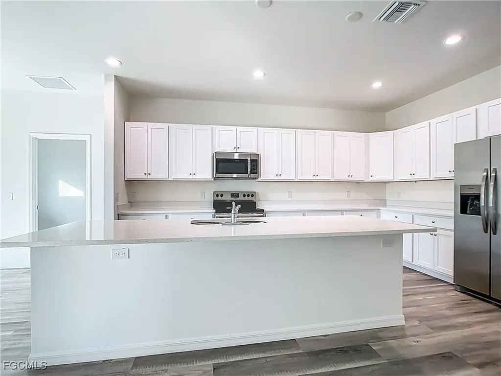 2518 NW 10th Terrace Cape Coral FL 33993