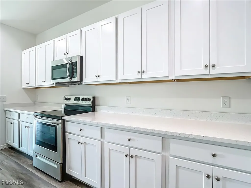 2518 NW 10th Terrace Cape Coral FL 33993