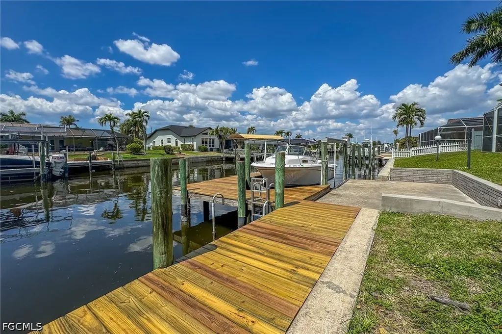 3316 SE 19th Place Cape Coral FL 33904