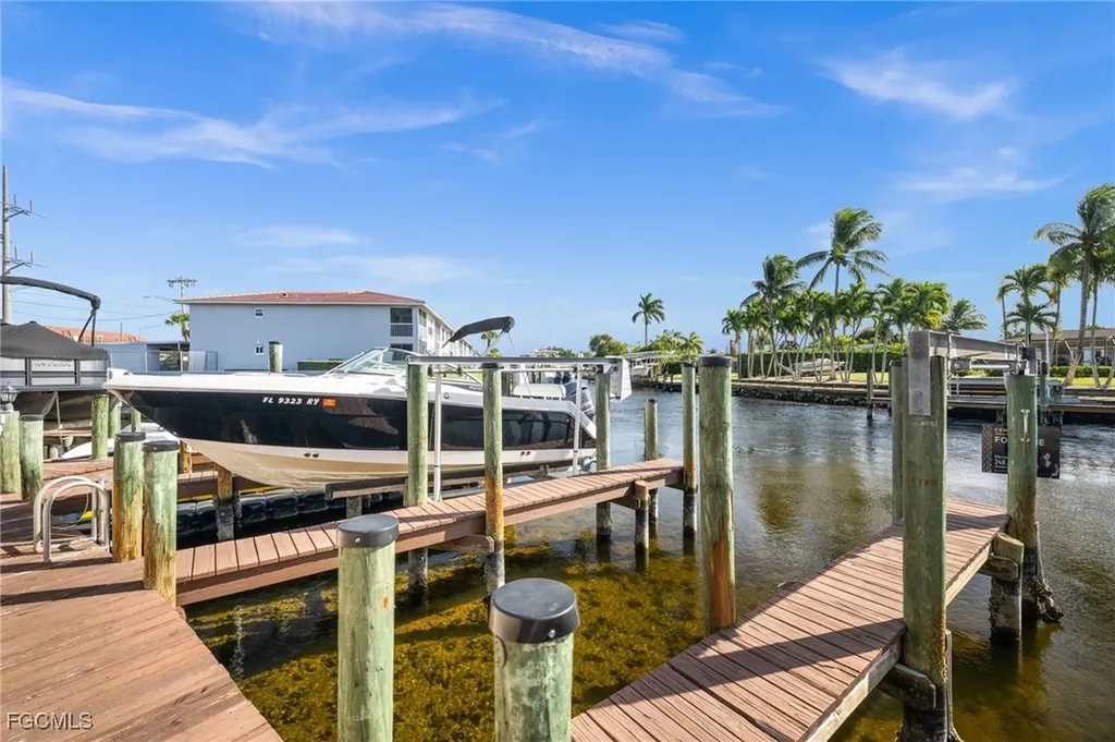 4803 SW Santa Barbara Court Cape Coral FL 33914