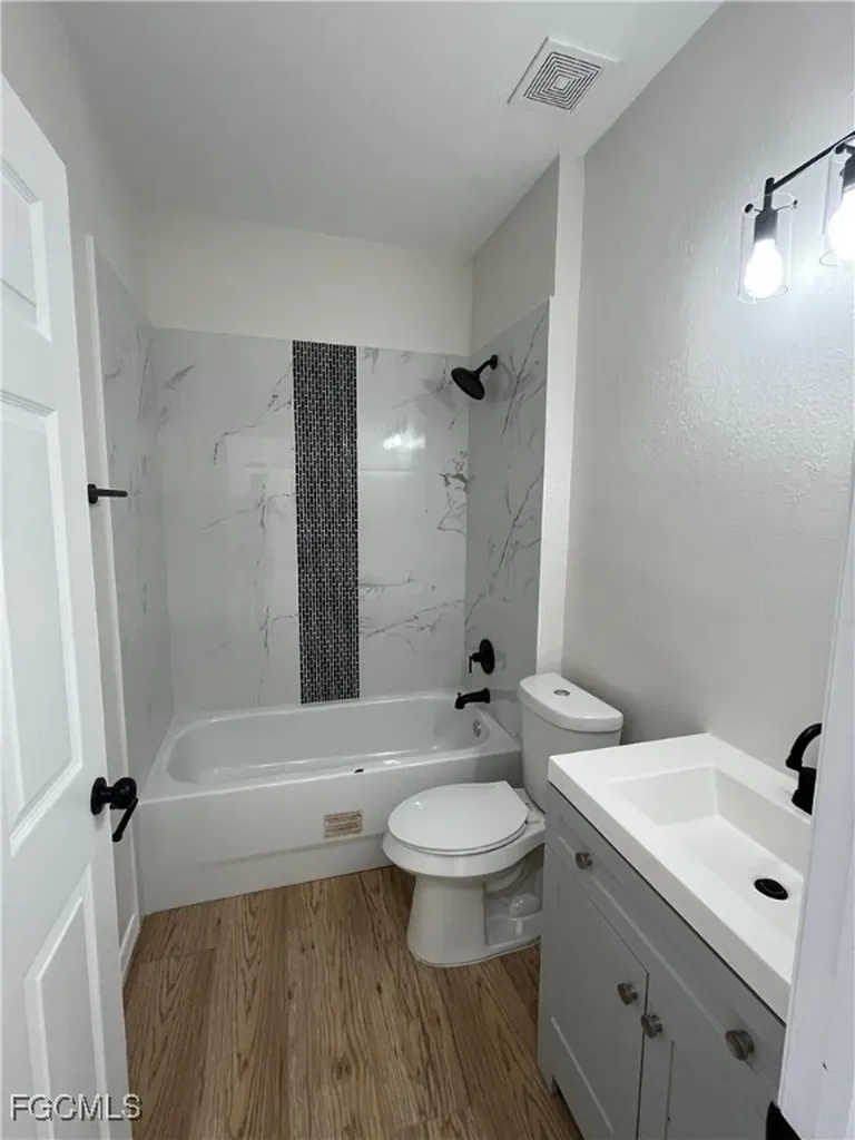5336/5338 29th Street SW Lehigh Acres FL 33973