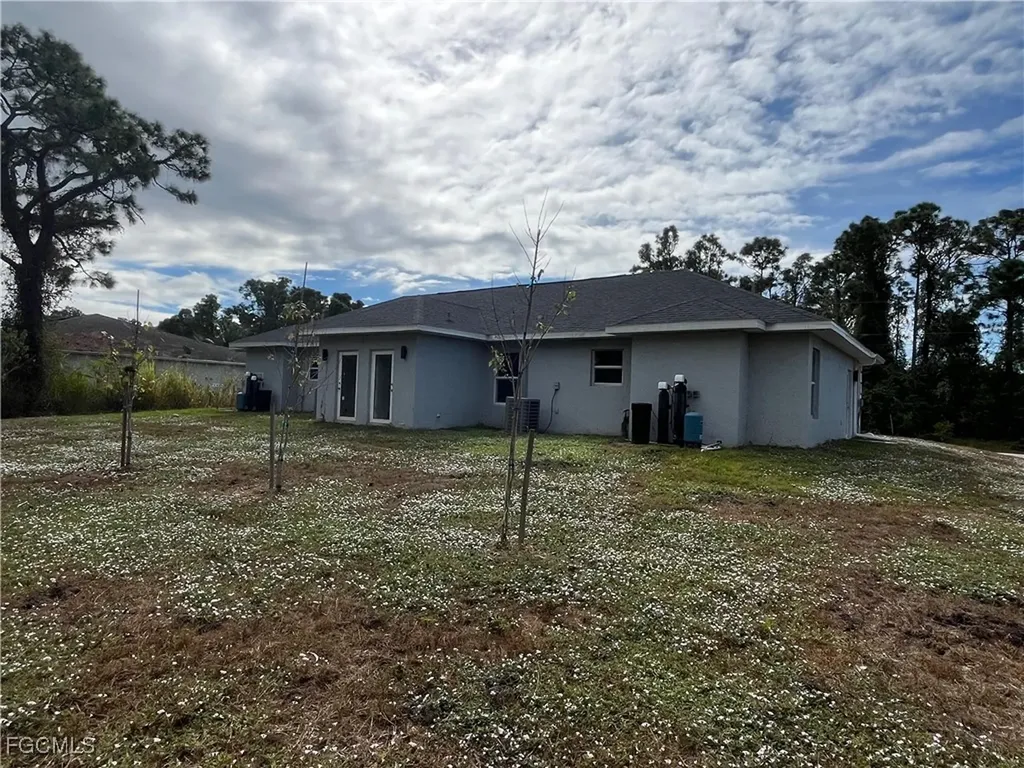 5336/5338 29th Street SW Lehigh Acres FL 33973