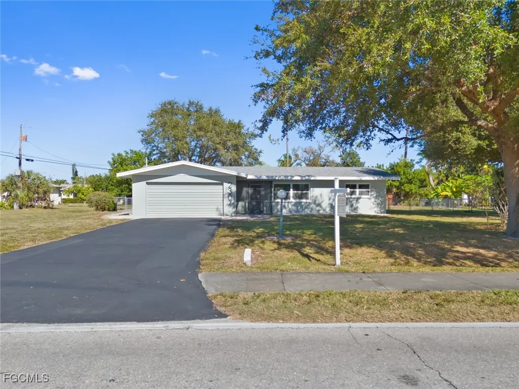 2307 Woodland Boulevard Fort Myers FL 33907