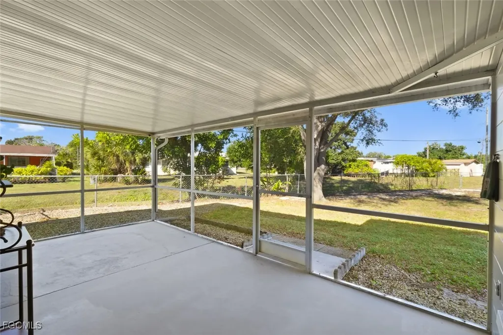 2307 Woodland Boulevard Fort Myers FL 33907