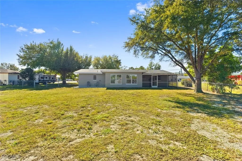 2307 Woodland Boulevard Fort Myers FL 33907