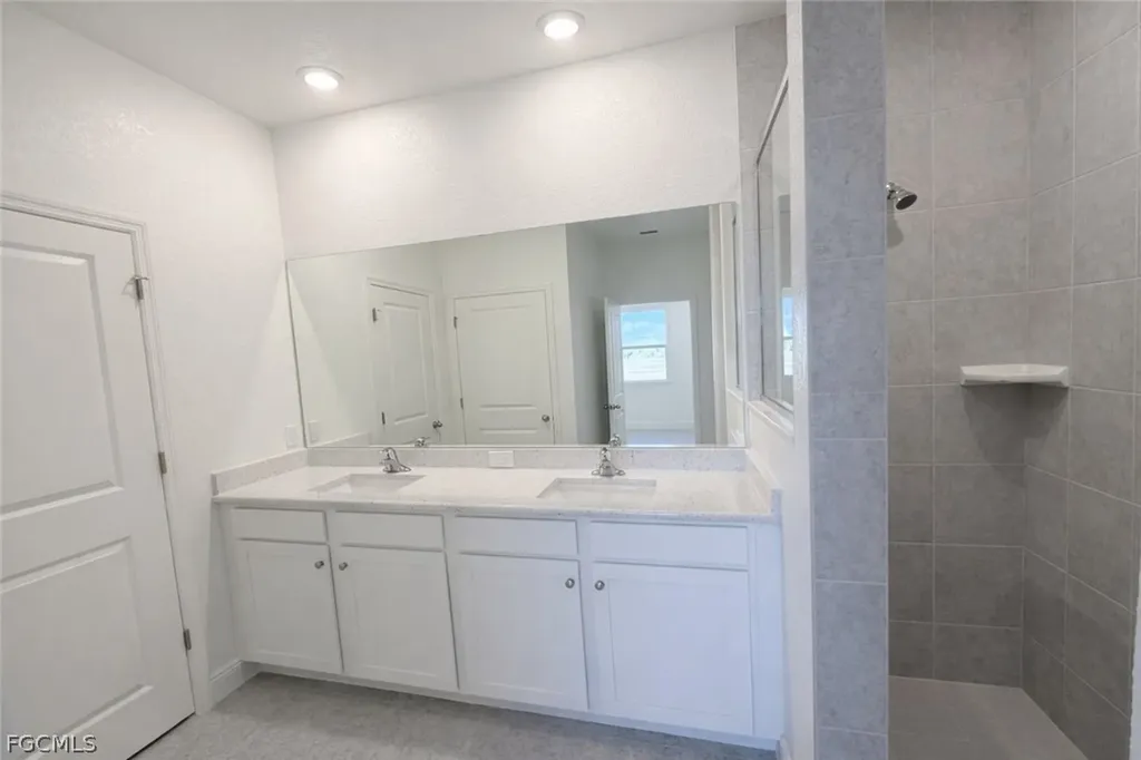 3529 NW 41st Place Cape Coral FL 33993