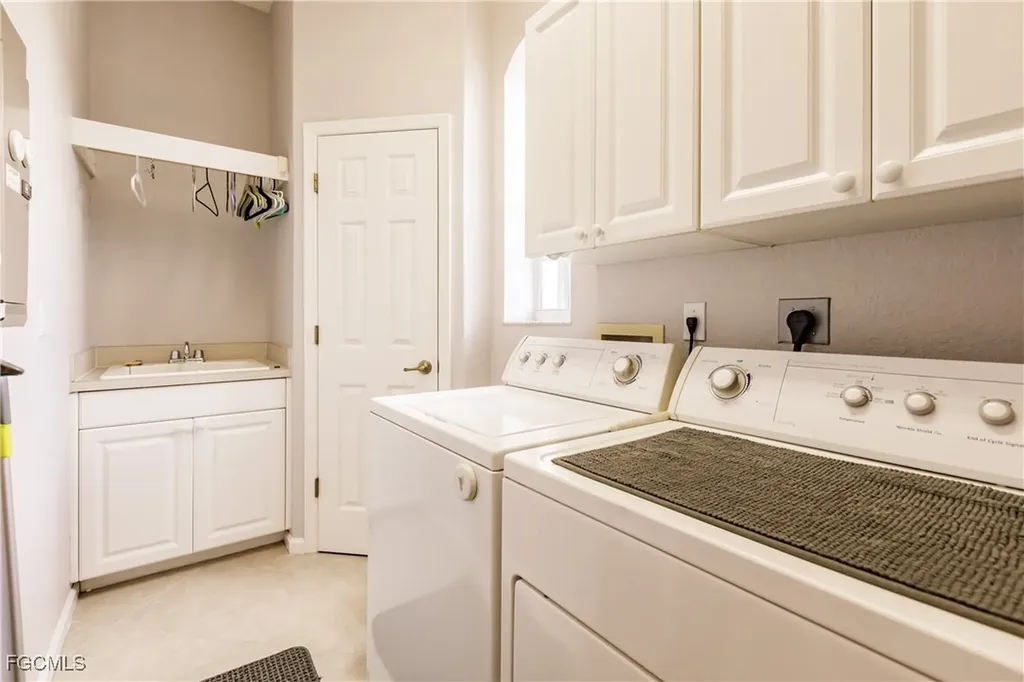 10115 Valiant Court Miromar Lakes FL 33913