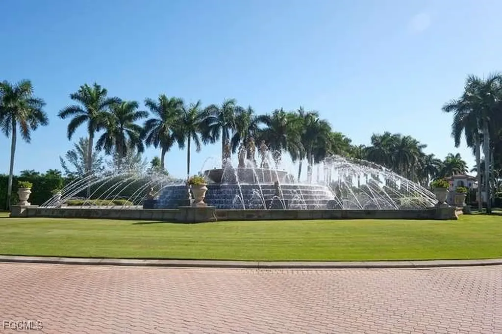 10115 Valiant Court Miromar Lakes FL 33913