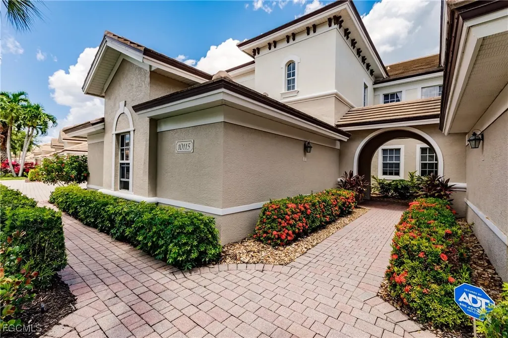 10115 Valiant Court Miromar Lakes FL 33913