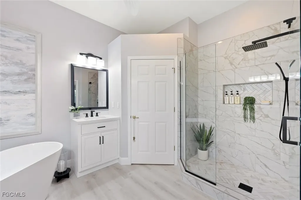 10115 Valiant Court Miromar Lakes FL 33913