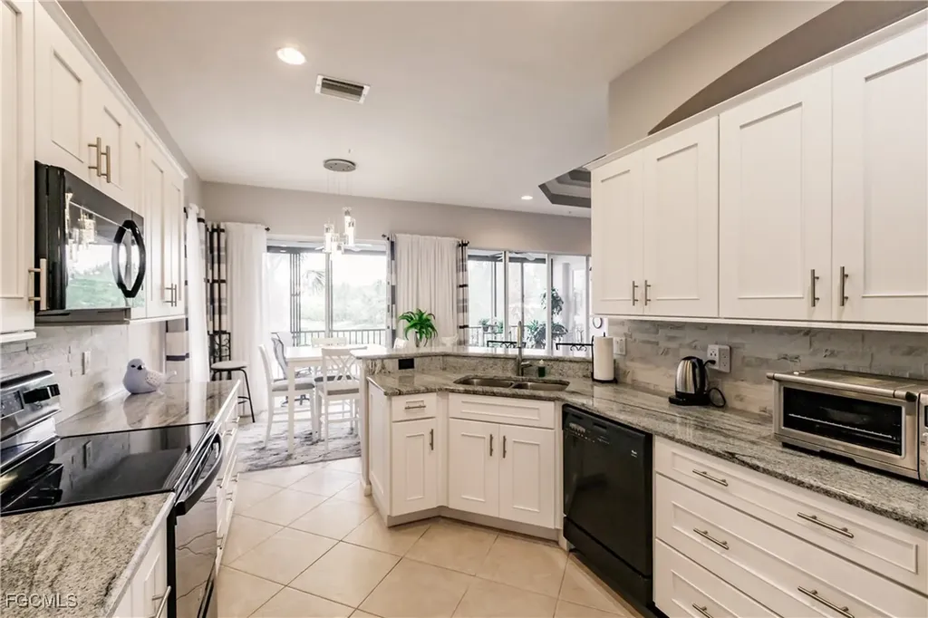 10115 Valiant Court Miromar Lakes FL 33913