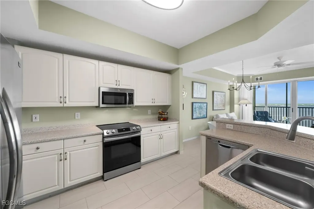 2797 1st Street Fort Myers FL 33916