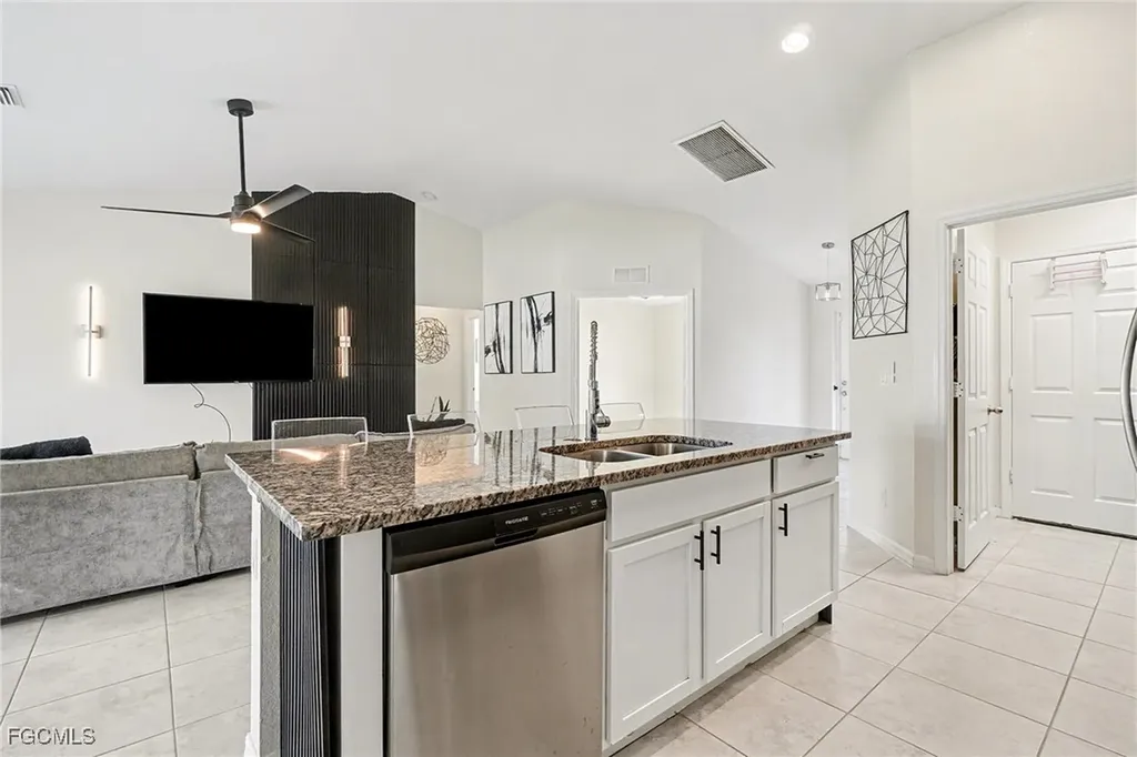 2219 NW 5th Street Cape Coral FL 33993