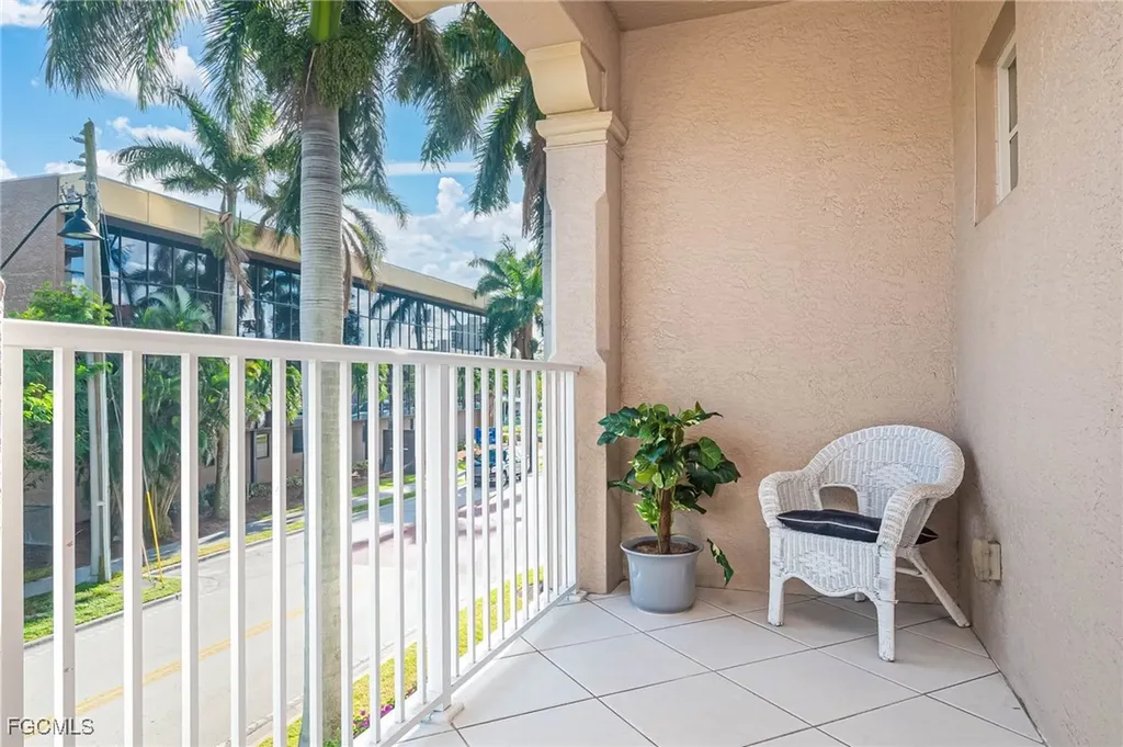 2080 W 1st Street Fort Myers FL 33901