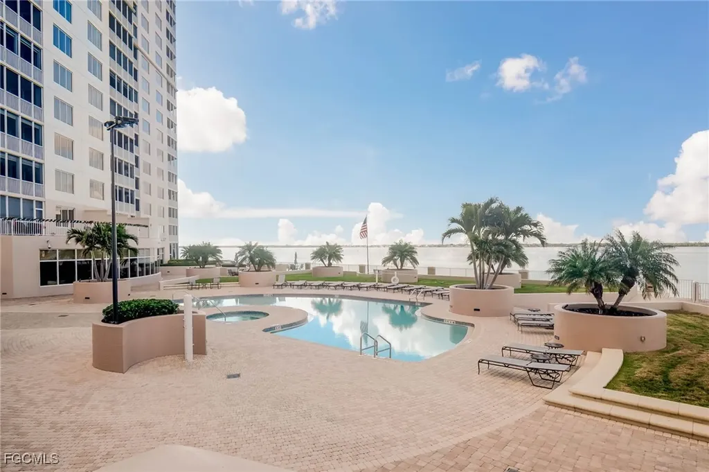 2080 W 1st Street Fort Myers FL 33901