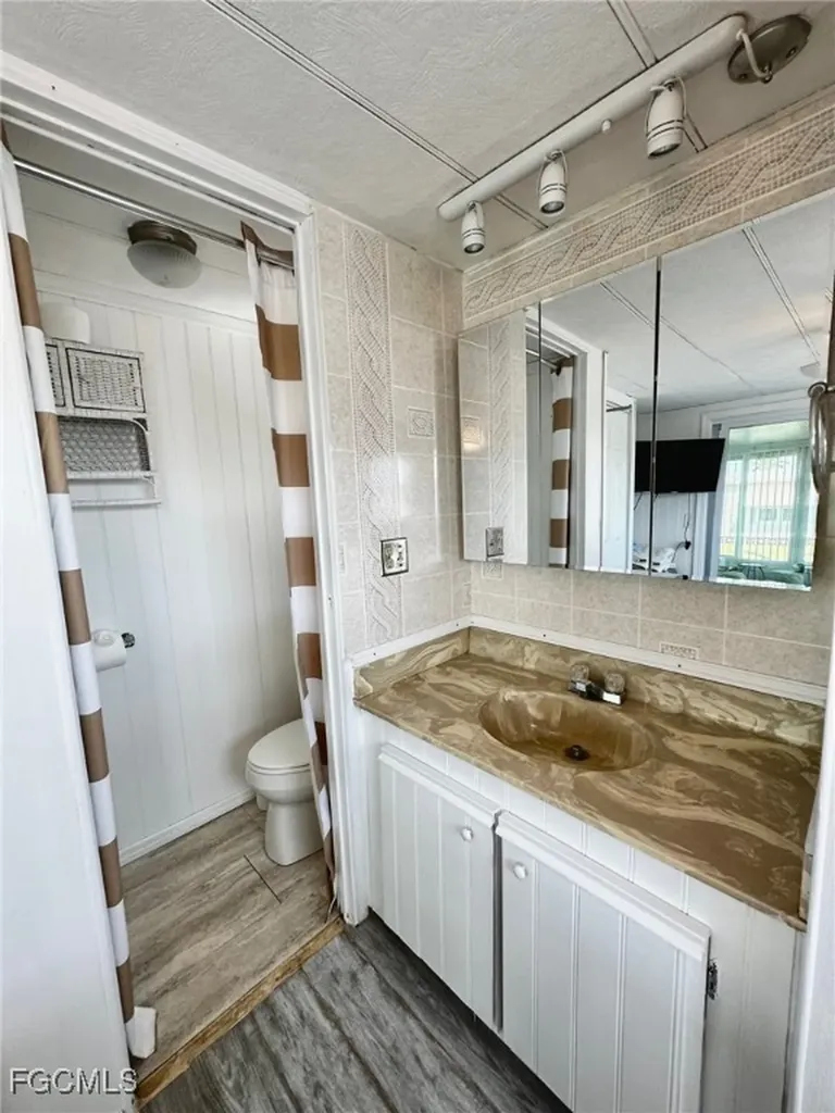 629 Vista Drive North Fort Myers FL 33917