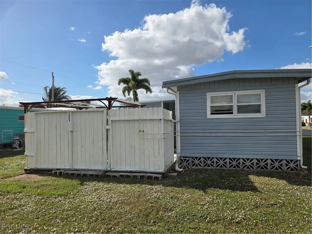 629 Vista Drive North Fort Myers FL 33917