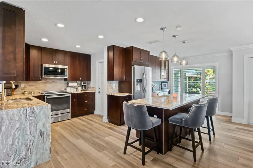 3122 SE 18th Place Cape Coral FL 33904