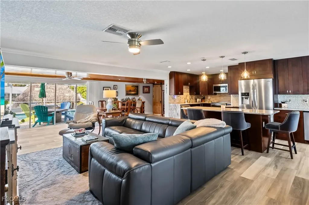 3122 SE 18th Place Cape Coral FL 33904