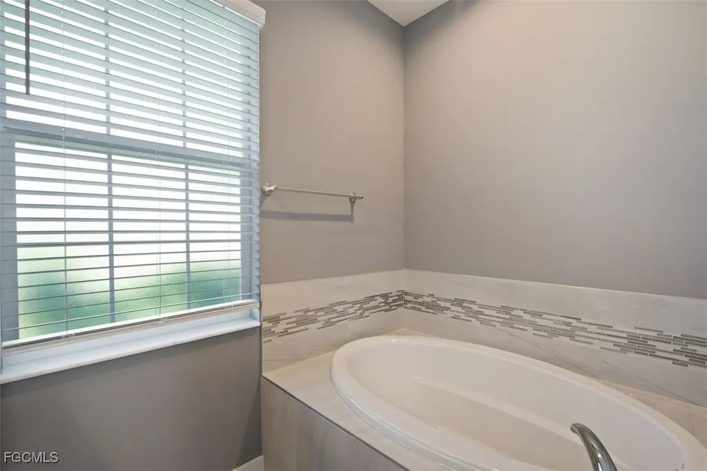 825 SE 5th Place Cape Coral FL 33990