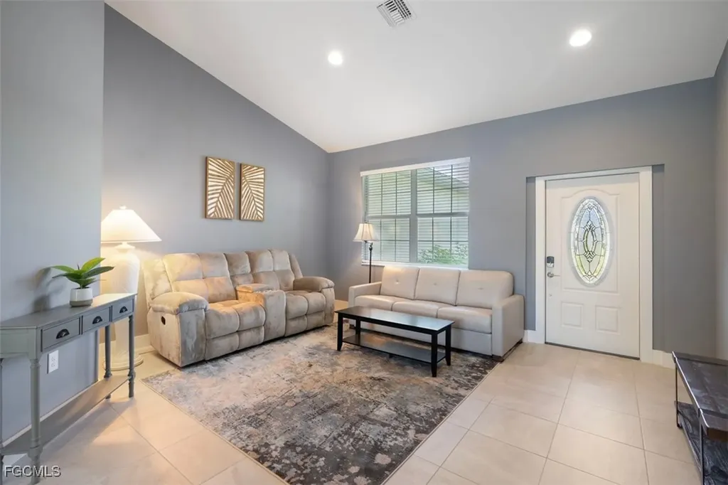 825 SE 5th Place Cape Coral FL 33990