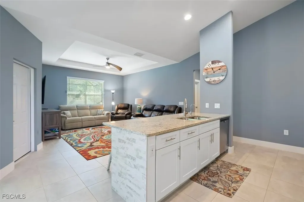 825 SE 5th Place Cape Coral FL 33990