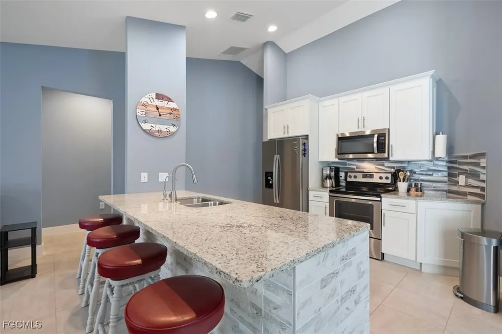 825 SE 5th Place Cape Coral FL 33990