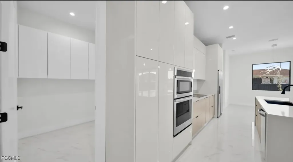 518 NW 1st Lane Cape Coral FL 33993