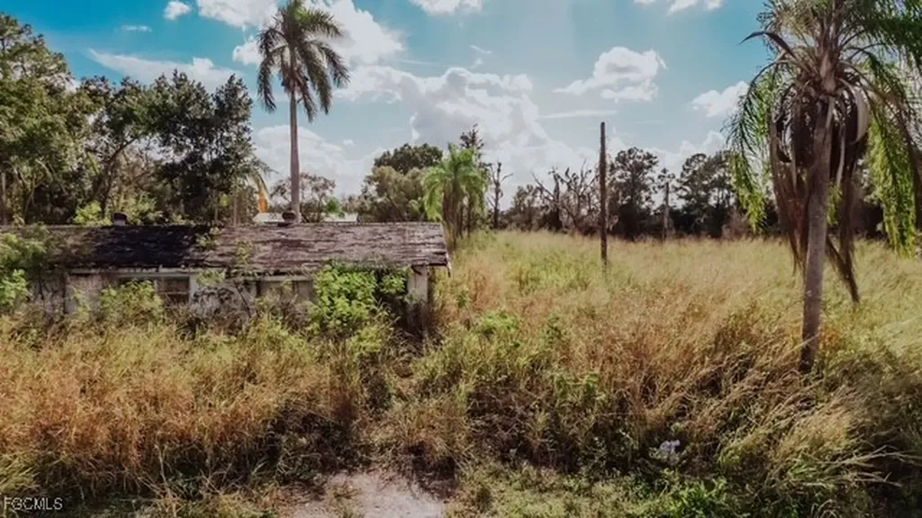 18226 Palm Beach Boulevard Alva FL 33920