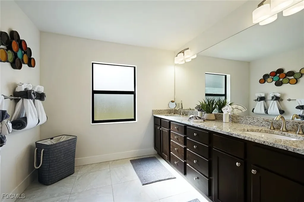 2913 SW 11th Place Cape Coral FL 33914