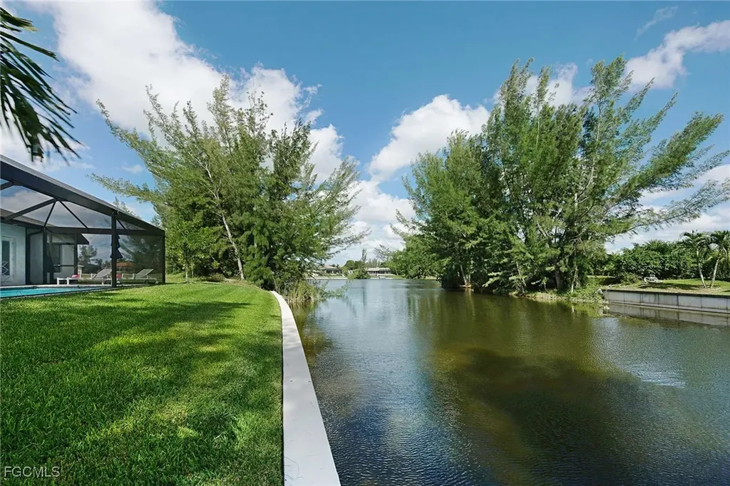 2913 SW 11th Place Cape Coral FL 33914