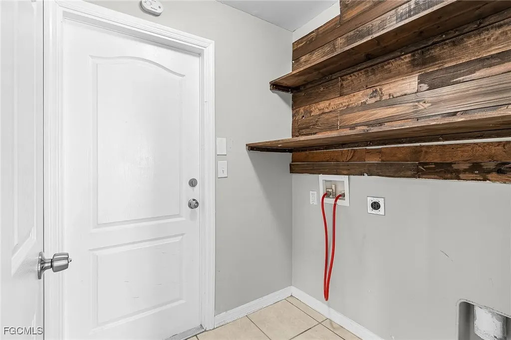 2010 Kismet Parkway W Cape Coral FL 33993