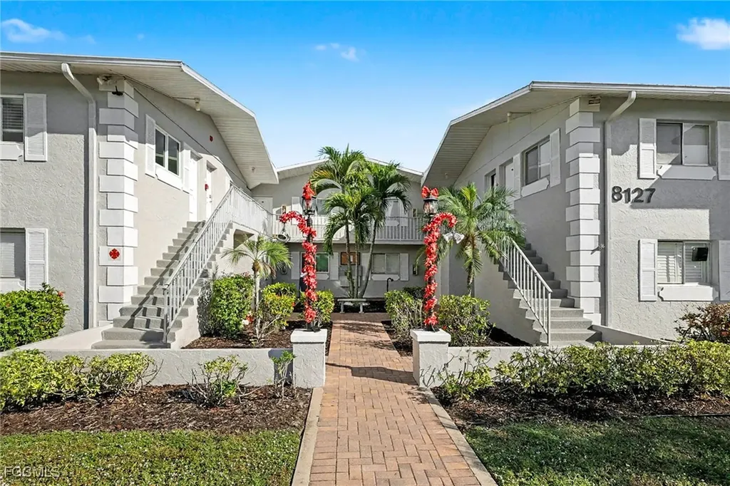 8127 Country Road Fort Myers FL 33919