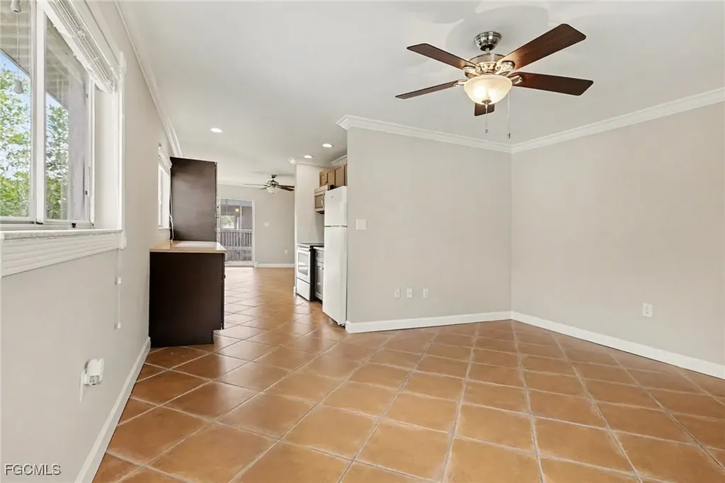 8127 Country Road Fort Myers FL 33919
