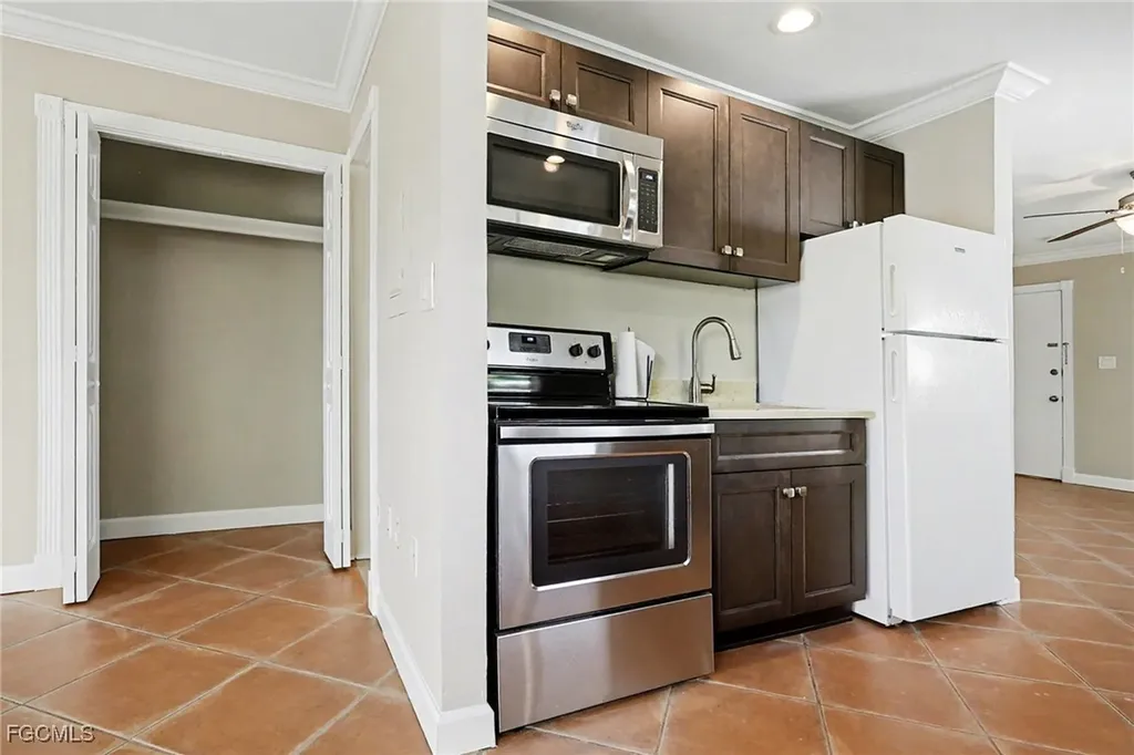 8127 Country Road Fort Myers FL 33919