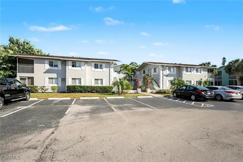 8127 Country Road Fort Myers FL 33919