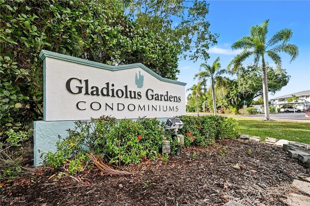 8127 Country Road Fort Myers FL 33919