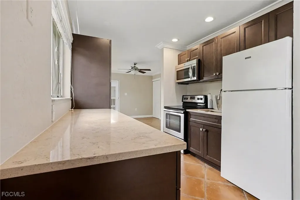 8127 Country Road Fort Myers FL 33919